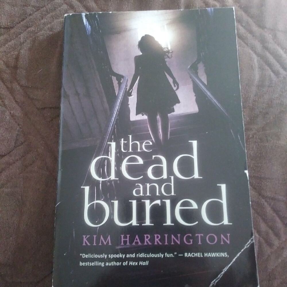 Book The dead and buried Kim Harrington Scholastic PB